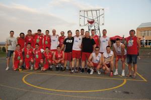 Foto 3_Združena ekipa aktualnih in nekdanjih igralcev